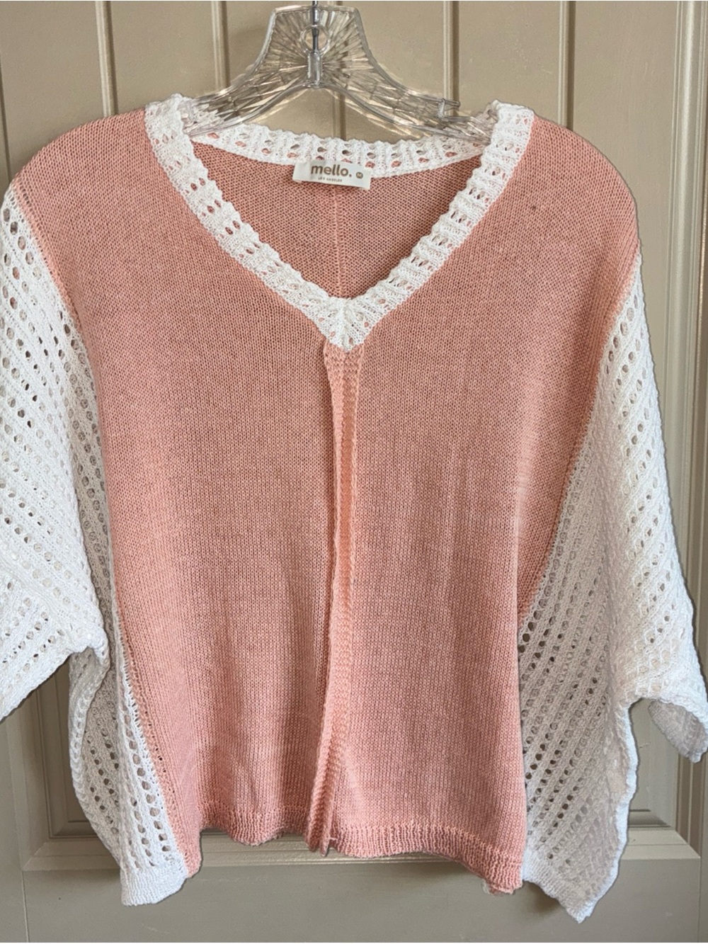 Mello Women's Peach V‑Neck Knit Top with White Crochet Sleeves